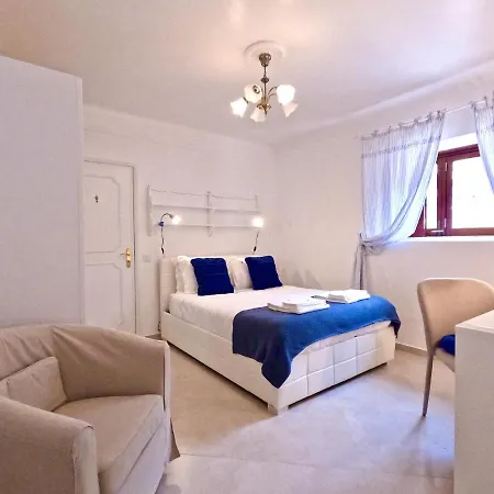 Yucca House Carcavelos (Lisbon)