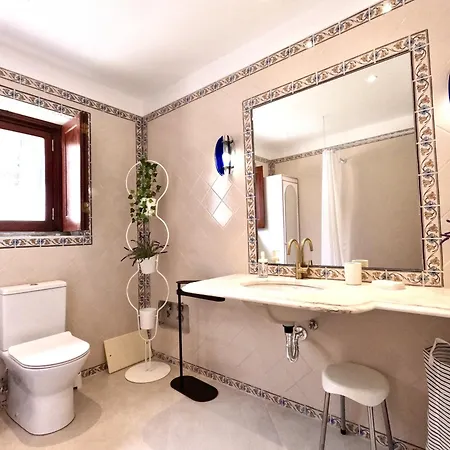 Yucca House Carcavelos (Lisbon)